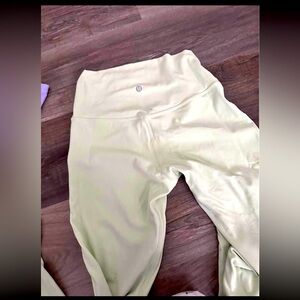 Lululemon aline high-rise pant . Size 6